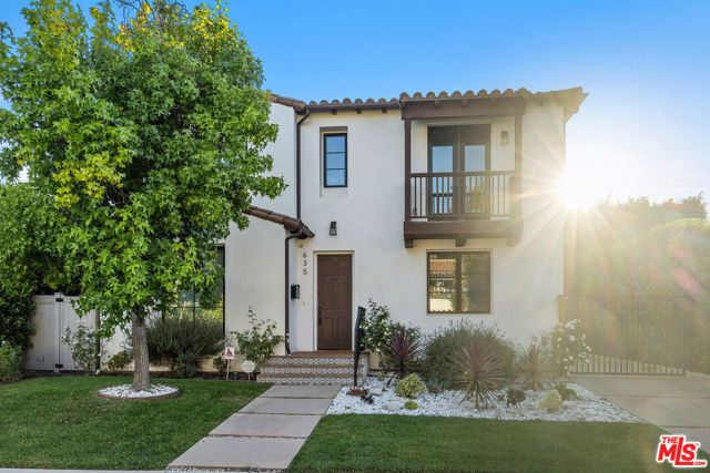 635 Seward Street, Los Angeles, CA 90004