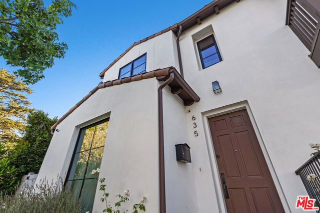 635 Seward Street, Los Angeles, CA 90004