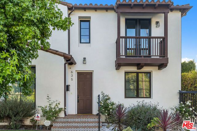 635 Seward Street, Los Angeles, CA 90004