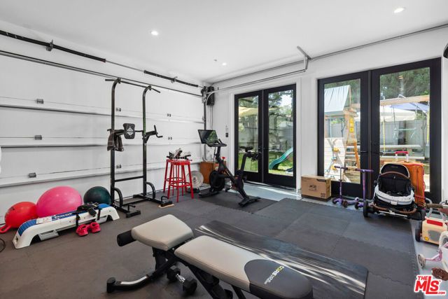 635 Seward Street, Los Angeles, CA 90004