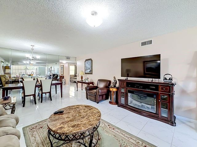 10208 NW 24th Pl 203, Sunrise, FL 33322