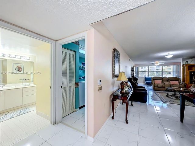 10208 NW 24th Pl 203, Sunrise, FL 33322