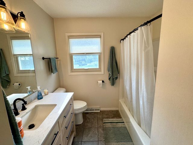 506 7th Street NE, Stewartville, MN 55976