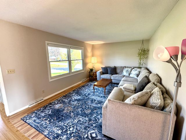 506 7th Street NE, Stewartville, MN 55976