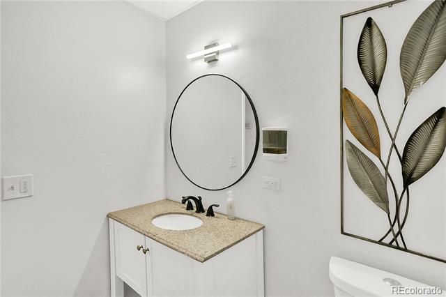 1201 S Parker Road 203, Denver, CO 80231