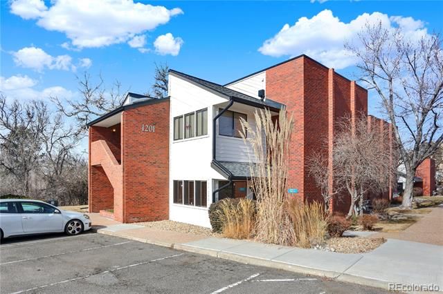 1201 S Parker Road 203, Denver, CO 80231