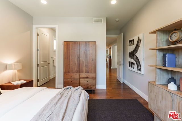 961 S Gretna Green Way, Los Angeles, CA 90049