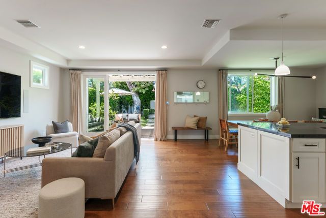 961 S Gretna Green Way, Los Angeles, CA 90049