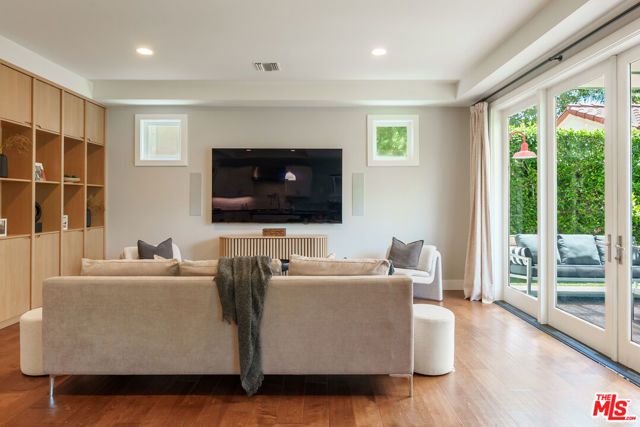 961 S Gretna Green Way, Los Angeles, CA 90049