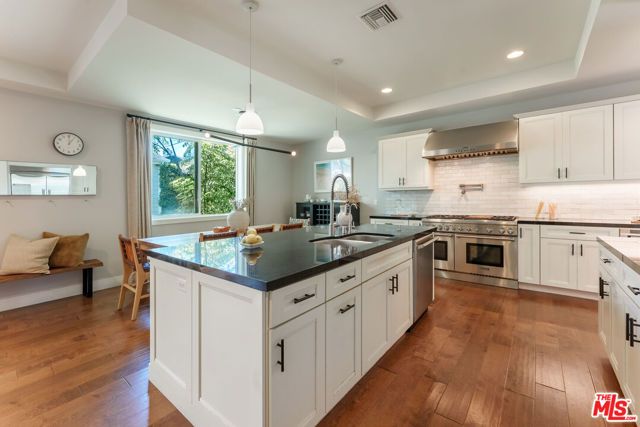 961 S Gretna Green Way, Los Angeles, CA 90049