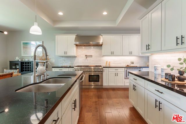 961 S Gretna Green Way, Los Angeles, CA 90049