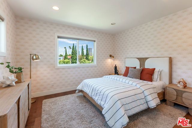 961 S Gretna Green Way, Los Angeles, CA 90049