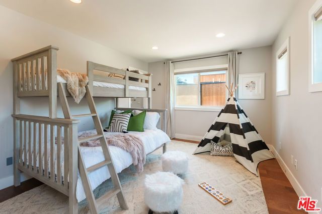 961 S Gretna Green Way, Los Angeles, CA 90049
