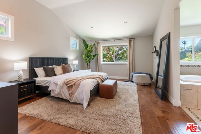 961 S Gretna Green Way, Los Angeles, CA 90049