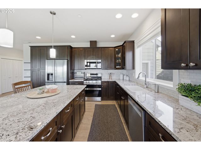 2870 Nw MT ASHLAND Ln, Mc Minnville, OR 97128