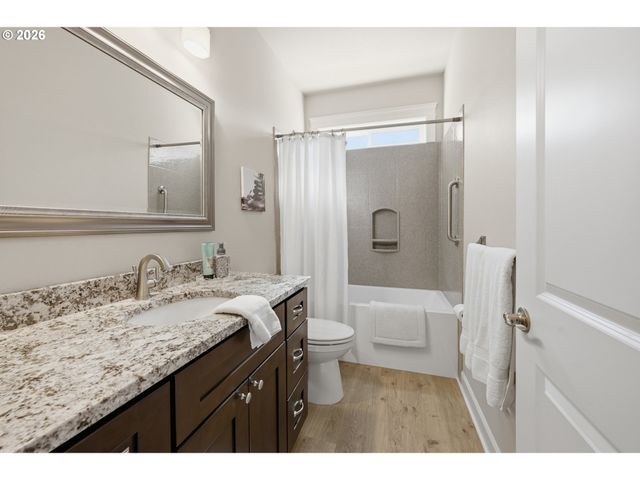 2870 Nw MT ASHLAND Ln, Mc Minnville, OR 97128