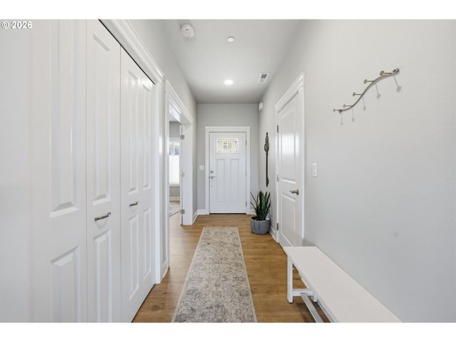 2870 Nw MT ASHLAND Ln, Mc Minnville, OR 97128