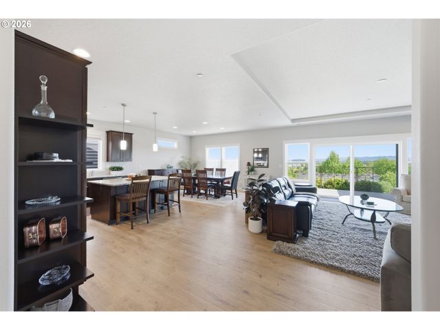 2870 Nw MT ASHLAND Ln, Mc Minnville, OR 97128