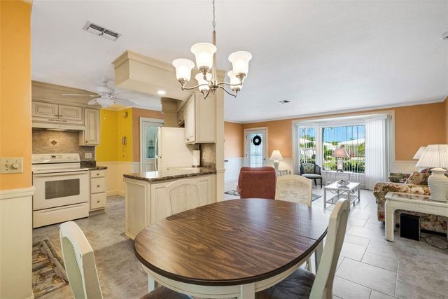 72 CIRCLEWOOD DRIVE A2-7, Venice, FL 34293