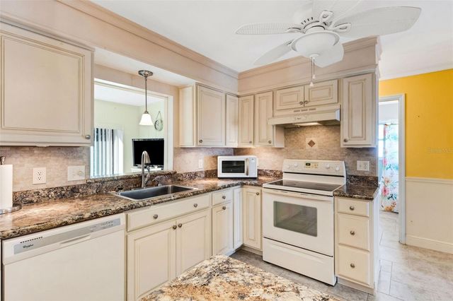 72 CIRCLEWOOD DRIVE A2-7, Venice, FL 34293