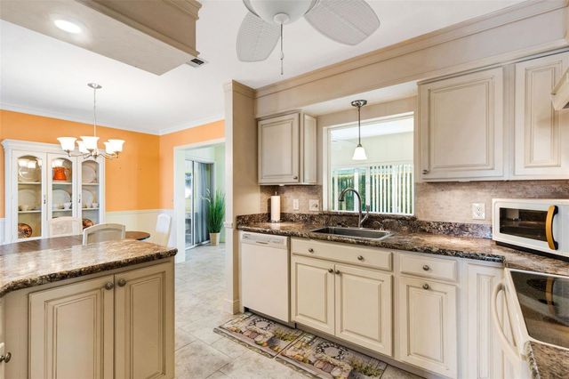 72 CIRCLEWOOD DRIVE A2-7, Venice, FL 34293