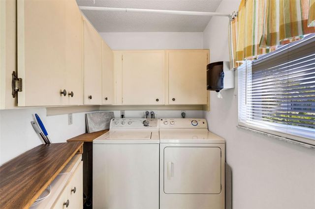 72 CIRCLEWOOD DRIVE A2-7, Venice, FL 34293