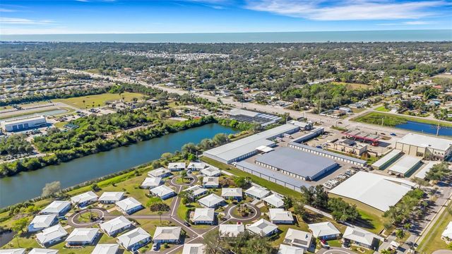 72 CIRCLEWOOD DRIVE A2-7, Venice, FL 34293