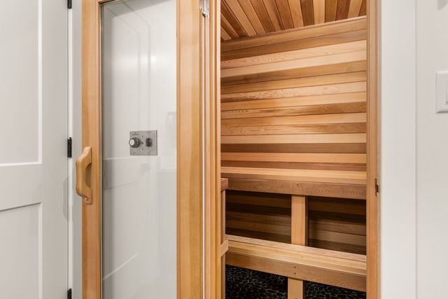 835 S Ashland Avenue, La Grange, IL 60525