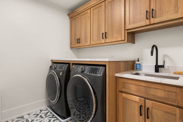 835 S Ashland Avenue, La Grange, IL 60525