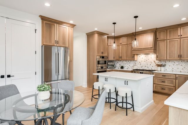 835 S Ashland Avenue, La Grange, IL 60525