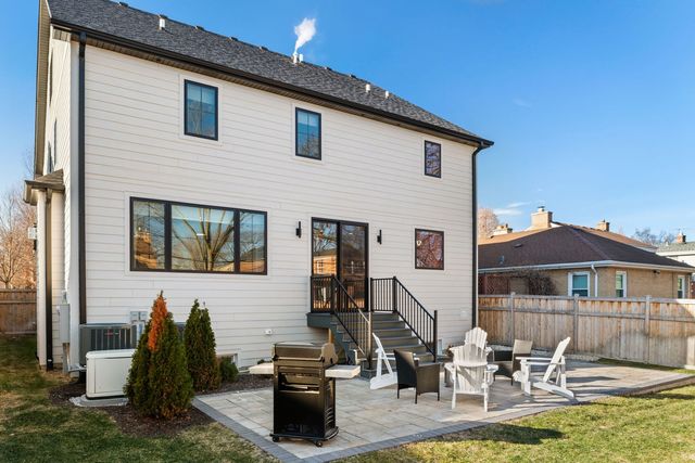 835 S Ashland Avenue, La Grange, IL 60525