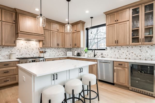 835 S Ashland Avenue, La Grange, IL 60525