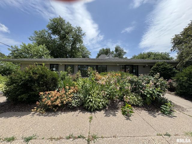 415 E GEORGE WASHINGTON Boulevard, Davenport, IA 52803