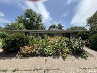 415 E GEORGE WASHINGTON Boulevard, Davenport, IA 52803