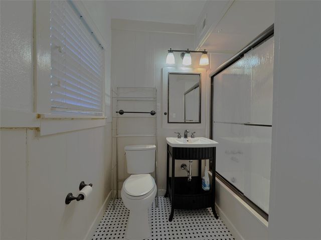 302 W Saulnier Street 2, Houston, TX 77019