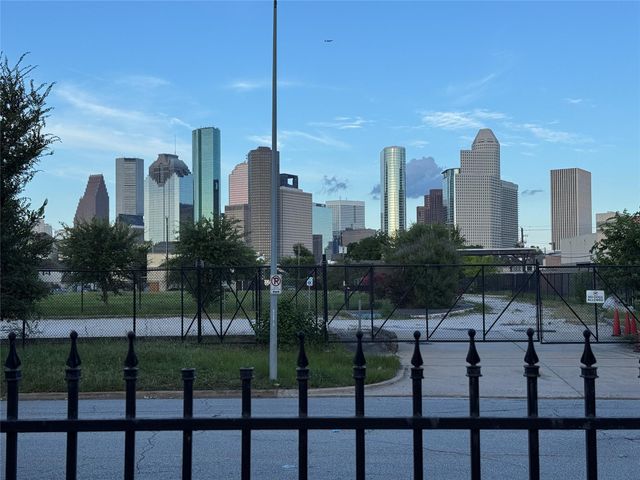 302 W Saulnier Street 2, Houston, TX 77019