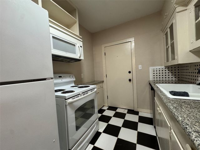 302 W Saulnier Street 2, Houston, TX 77019