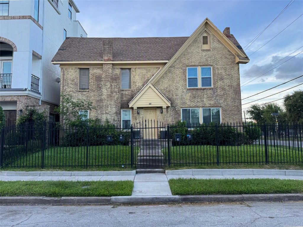 302 W Saulnier Street 2, Houston, TX 77019