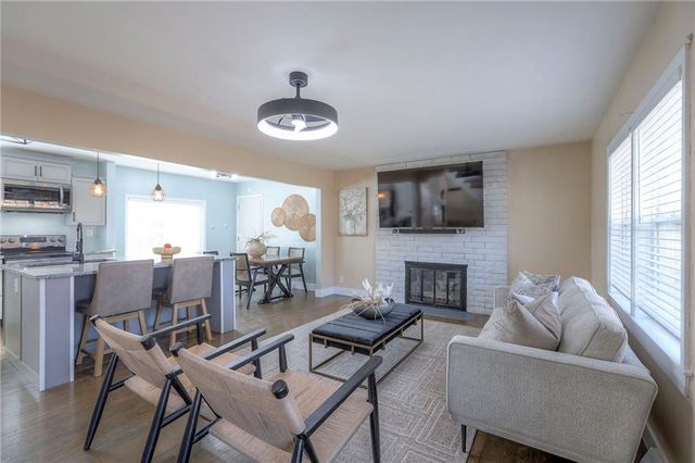 8025 W 93rd Street, Overland Park, KS 66212