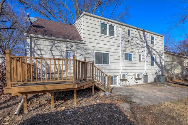 8025 W 93rd Street, Overland Park, KS 66212