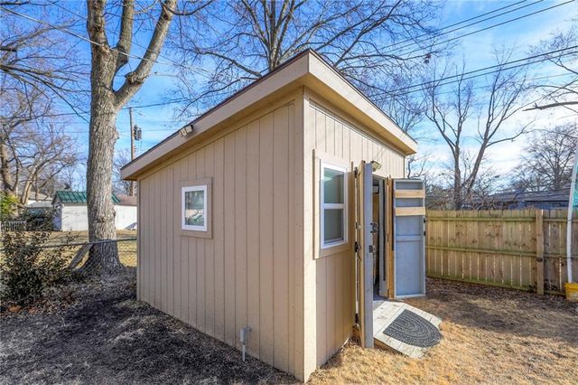 8025 W 93rd Street, Overland Park, KS 66212