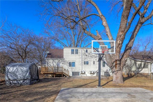 8025 W 93rd Street, Overland Park, KS 66212