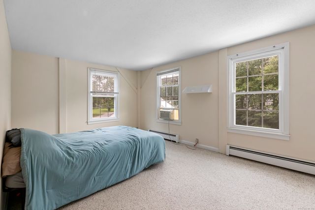 33 Deep River Road, Essex, CT 06409