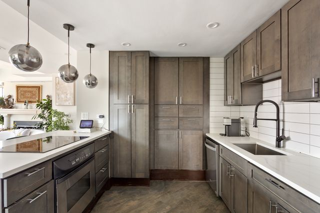 21 W Goethe Street 18GH, Chicago, IL 60610