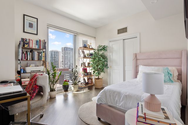 21 W Goethe Street 18GH, Chicago, IL 60610