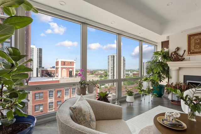 21 W Goethe Street 18GH, Chicago, IL 60610