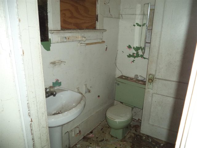 841 E 8th Street, Flint, MI 48503