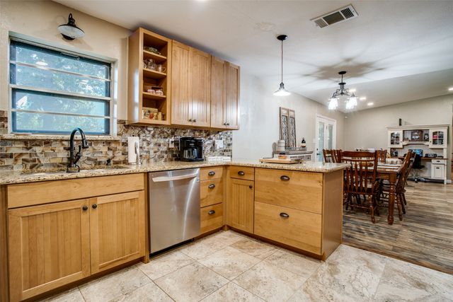 316 County Road 173, Gainesville, TX 76240