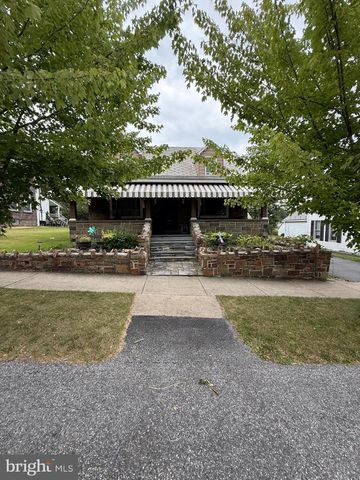 208 S PENNSYLVANIA AVE, Centre Hall, PA 16828