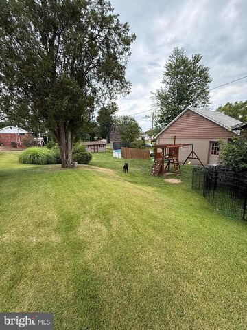 208 S PENNSYLVANIA AVE, Centre Hall, PA 16828